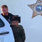 Bambino di 10 anni arrestato in Florida: aveva minacciato una “sparatoria di massa". Lo sceriffo: «Le manette? Così impara a scherzare»
