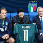 Mihajlovic, Mancini lo chiama in Nazionale e gli consegna la maglia dell'Italia
