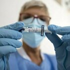 Covid, Crisanti: «Vaccino Pfizer solo un barlume, primi possibili cambiamenti tra un anno, non potrà essere obbligatorio»