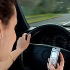 Cellulare alla guida, arriva la stangata: sospensione immediata della patente e multe fino a 2588 euro