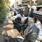 Roma, Talenti sommersa dai rifiuti, i residenti: «Siamo abbandonati, c'è un rischio per la salute»