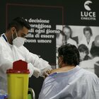 Vaccini, «Nel Lazio ci si vaccina prima»: in 50mila spostano il domicilio