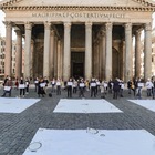 Dpcm, ristoratori di Roma in piazza: «Consegniamo le chiavi a Raggi, così la città muore»