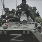 Russia, chiesto agli insegnanti parte dello stipendio per aiutare i soldati in Ucraina: cosa succede