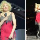 Madonna, il ritorno sul palco dopo la denuncia dei fan: la succinta vestaglia rossa e nera esalta i muscoli della star 65enne