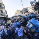 â¢ Casapound in piazza, tensione tra polizia e centri sociali