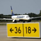 Ryanair, il ricatto all’Italia (nonostante 5 nuove rotte): «Il decreto cambi o taglieremo le tratte»