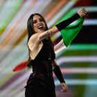 Eurovision, il messaggio "nascosto" di Angelina Mango nella prima passerella. Applausi sui social: «Sei una regina»