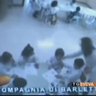 Maestra picchia i bimbi all'asilo: piccoli di 3 e 5 anni trascinati per i capelli. Arrestata Le immagini