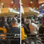 Rissa ai Quartieri Spagnoli, volano sedie e tavoli: diversi feriti, arrestati e denunciati. Cosa è successo VIDEO