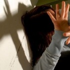 Mamma si distrae, figlia di 10 anni molestata da uno sconosciuto in pieno centro: arrestato un 37enne