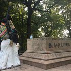 Usa, è guerra ai simboli razzisti: rimosse decine di statue dei confederati. Trump: «Assurdo»