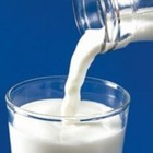 Latte, dannosa per la salute la moda di eliminarlo dalla dieta