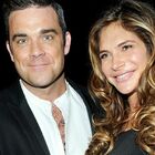 Robbie Williams, la moglie: «Noi viaggiamo in prima classe, i nostri figli in economica. Non vogliamo viziarli»