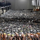 Granate, lanciarazzi anticarro, pistole e fucili le sparatorie spaventano la Serbia: consegnate 13.500 armi