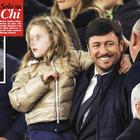 Andrea Giambruno dolce papà, con la figlia Ginevra allo Stadio Olimpico: dietro di loro anche la mamma di Giorgia Meloni