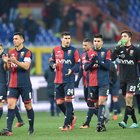 • Genoa contestato, i tifosi bloccano il pullman. Tre agenti contusi
