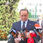 Scuola, Berlusconi: «In bocca al lupo ai ragazzi ma rispettate le regole sanitarie»