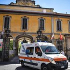 Trivulzio, l'infermiera: «Continuano a trasferire i pazienti in altri reparti senza tamponi». I parenti: «Da marzo a oggi 200 morti su 1.000 degenti»