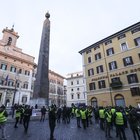 Roma, Ncc protestano al Senato dopo rinvio decreto: fumogeni e striscioni