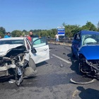 Maxi incidente a Roma, auto contromano tampona 3 veicoli sulla Cassia bis. Lo Cicero: «Vivi per miracolo»