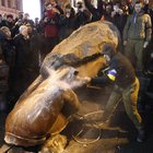 Ucraina, distrutte tutte le statue di Lenin