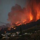 Vulcano alle Canarie, la lava avanza: «Case inghiottite come carta». Paura per i gas tossici