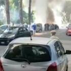 Ostia, incendiati due cassonetti in via dei Romagnoli: distrutte quattro auto