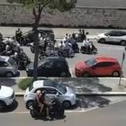 Corteo funebre con le moto contromano davanti al carcere: "addio" all'amico morto a Japigia. Decaro: «Simbolismo criminale»