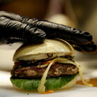 Il Parlamento europeo non decide, salvo il "veggie burger": legittimo definire carne anche i prodotti vegani