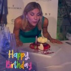 Martina Colombari compie 48 anni: compleanno a Porto Cervo e l'abito verde Tiffany conquista i fan