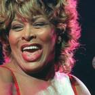 Tina Turner, com'è morta la cantante leggenda del soul. La malattia di cui soffriva: «Se n'è andata serenamente»