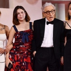 Woody Allen contestato sul red carpet del Festival di Venezia: «Spegnete i riflettori sugli stupratori»