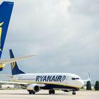 Dramma sul volo Ryanair: passeggero muore in viaggio, atterraggio d'emergenza in Francia