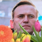 Navalny, il corpo mostrato alla madre: «Mi minacciano, vogliono seppellirlo in segreto e dicono che è morto per cause naturali»