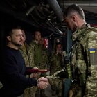 Ucraina, l’impegno Usa per Kiev «Armi entro sette giorni». E Putin potenzia i raid