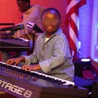 Jude, 11 anni, il bambino "speciale" che suona al pianoforte come Mozart senza aver mai preso lezione