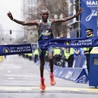 Maratona di Boston, il trionfo di Evens Chebet: Adidas vince la sfida con Nike