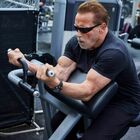 Arnold Schwarzenegger: «Mia mamma piangeva per ore, aveva paura che fossi gay. Ha chiamato anche il dottore»