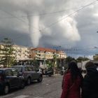 Sanremo, attimi di terrore: tromba d’aria attraversa la città, danni e gente in fuga Video