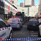 Auto sulla folla a Melbourne, paura e feriti