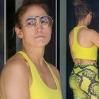 Jennifer Lopez, costretta ad aspettare fuori dalla palestra (per 1 minuto) si infuria con i paparazzi: «F**k you!»