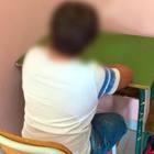 Bimbo disabile messo faccia al muro dalla maestra di sostegno alla scuola Montessori: «Un esperimento»