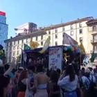 Milano, onda arcobaleno al Pride