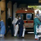 Roma, no vax non vuole farsi curare e massacra l'infermiera: follia al San Camillo