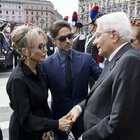 Berlusconi funerali, Marta Fascina in lacrime accanto a Marina: Veronica Lario in seconda fila, Pascale commossa: il dolore delle donne di Silvio