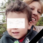 immagine Novara, dolore ai funerali del piccolo Leonardo ucciso di botte. La nonna: «Sei un martire»