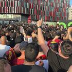 Roma-Feyenoord, scontri a Tirana: almeno 30 feriti, già rimpatriati 80 tifosi giallorossi