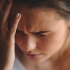 Mal di testa, l'emicrania è donna, più problemi a lavoro e a casa: uomini “risparmiati” fino ai 26 anni