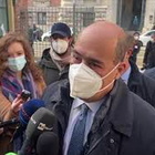 Zingaretti: "Mascherine obbligatorie all'aperto per anticipare virus"
